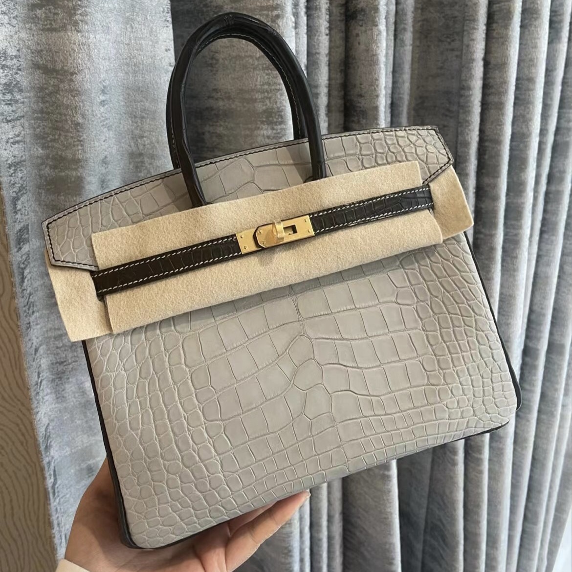 Dubai Hermes Birkin 25 霧面美洲鱷魚 80 Gris Perle +89 Noir 拉絲金扣