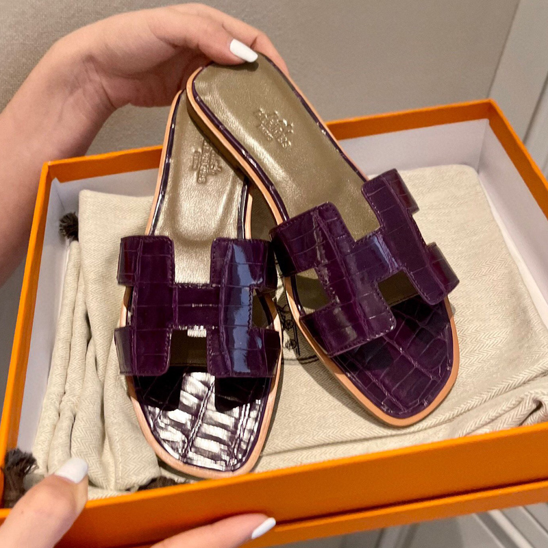 Saudi Arabia Dammam  Hermes Oran sandal Shiny Alligator Crocodile