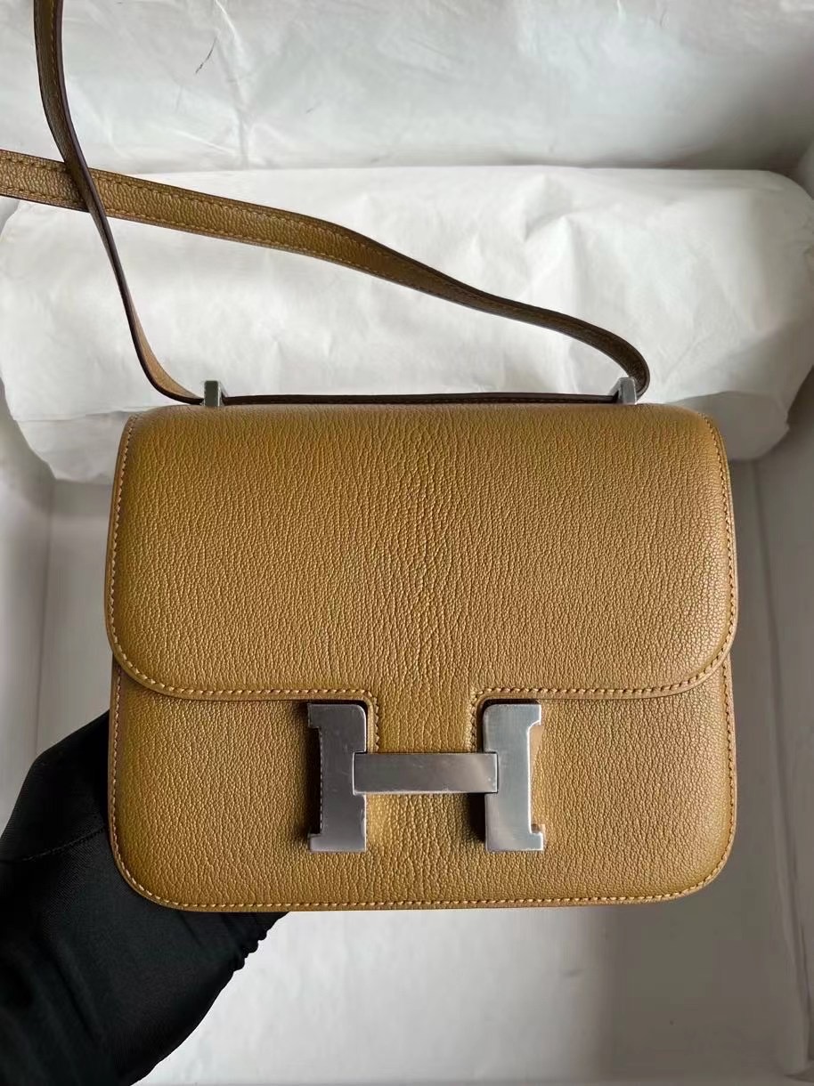 Saudi Arabia Hermès Constance 18cm 2H Kraft 牛皮紙色 Chevre Mysore