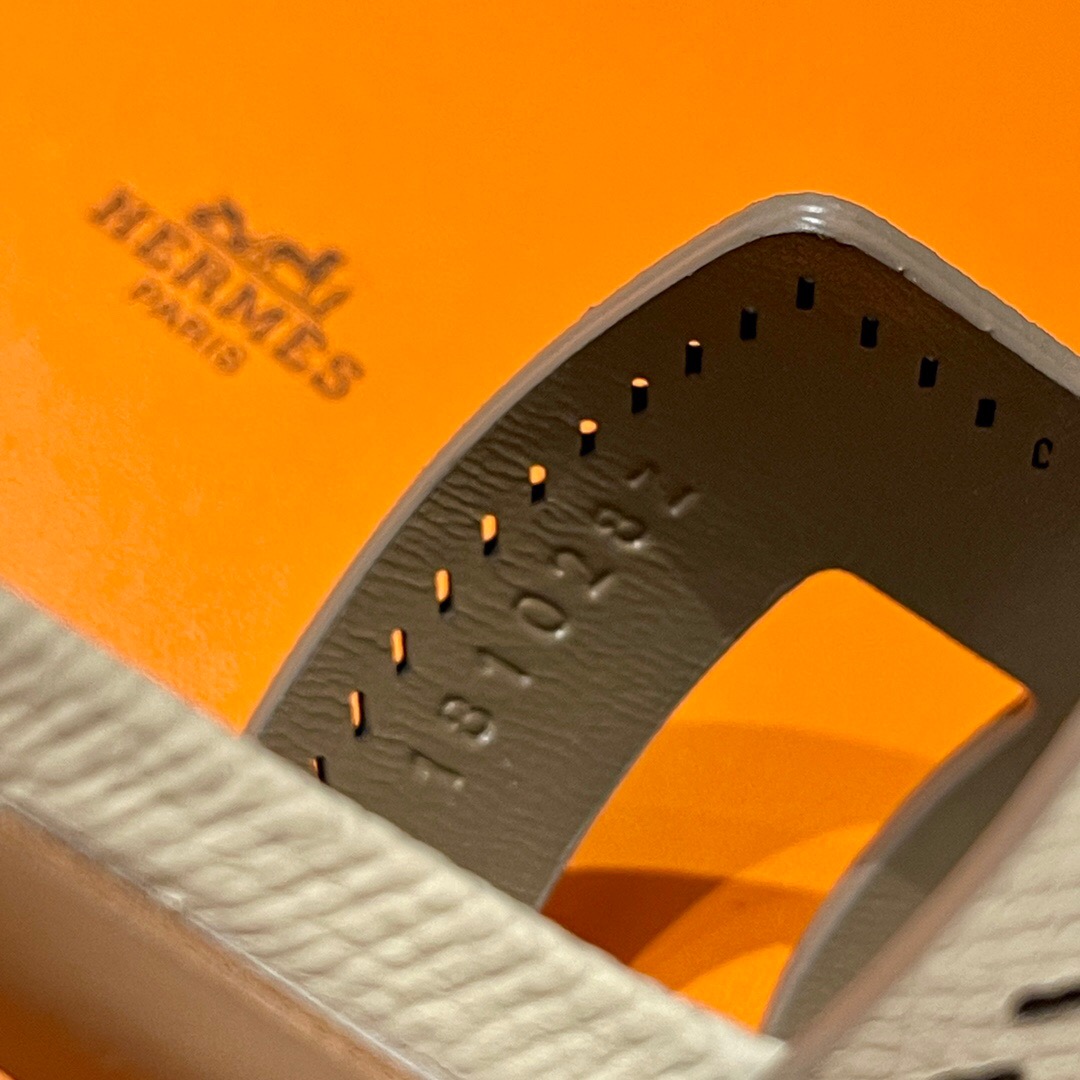 Hermès 10 Craie 奶昔白 Oran sandal Epsom 小牛皮高跟涼鞋