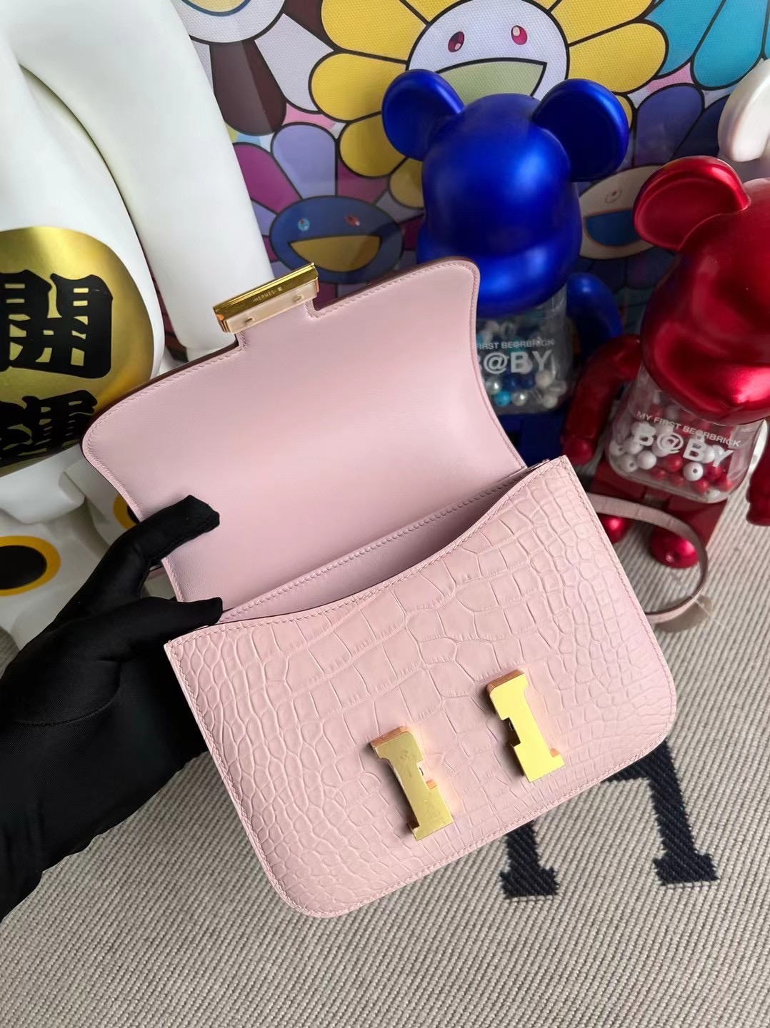 愛馬仕官網中國官方網站 Hermès Constance 18cm 09 Mauve pale 夢幻粉美洲鱷魚