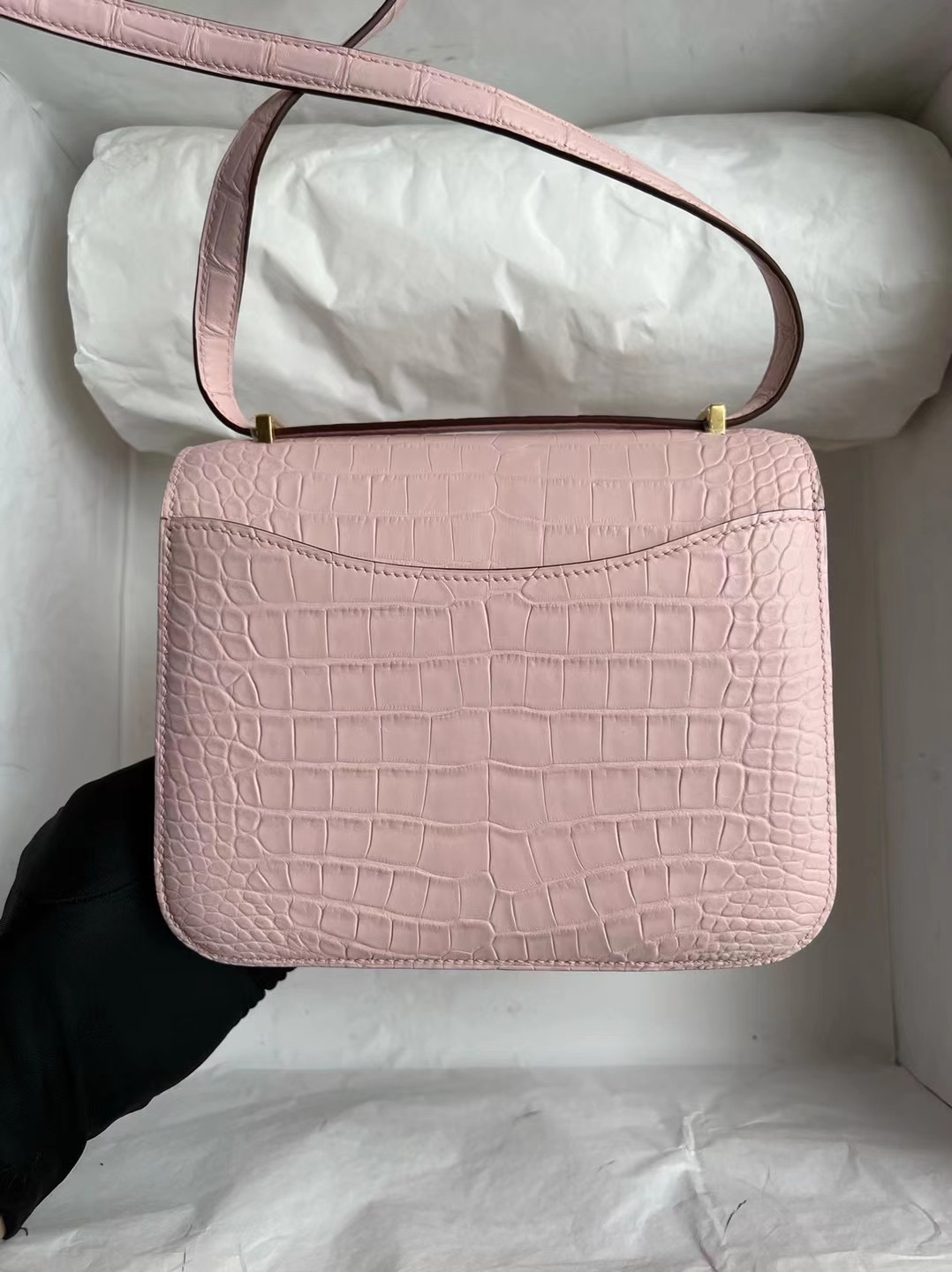 愛馬仕官網中國官方網站 Hermès Constance 18cm 09 Mauve pale 夢幻粉美洲鱷魚