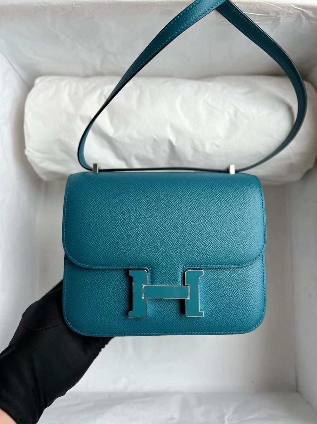 臺灣愛馬仕官網 Hermès Constance 18cm Epsom W0 Vert Bosphore 博斯普魯斯綠/琺瑯扣