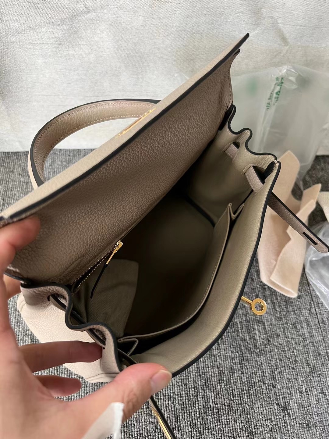 愛馬仕官網kelly包價格 Hermès Kelly 25cm Togo S2 風衣灰 Trench 金扣