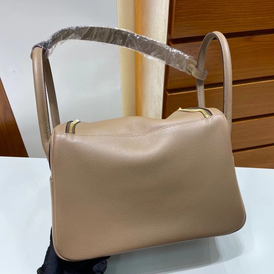 愛馬仕琳迪包 臺灣官網售價 Hermès Lindy 26 Evercolor D0 beige de weimer 金扣