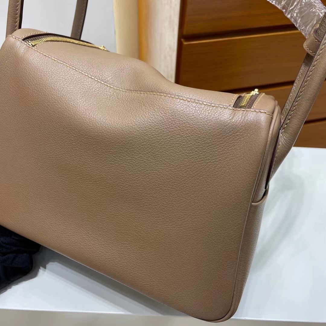 愛馬仕琳迪包 臺灣官網售價 Hermès Lindy 26 Evercolor D0 beige de weimer 金扣