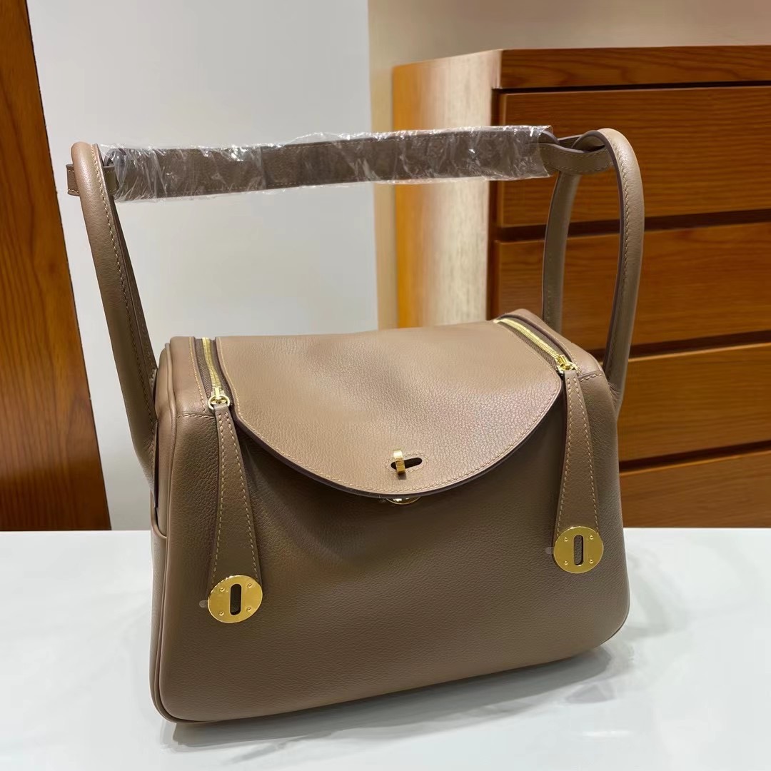 愛馬仕琳迪包 臺灣官網售價 Hermès Lindy 26 Evercolor D0 beige de weimer 金扣