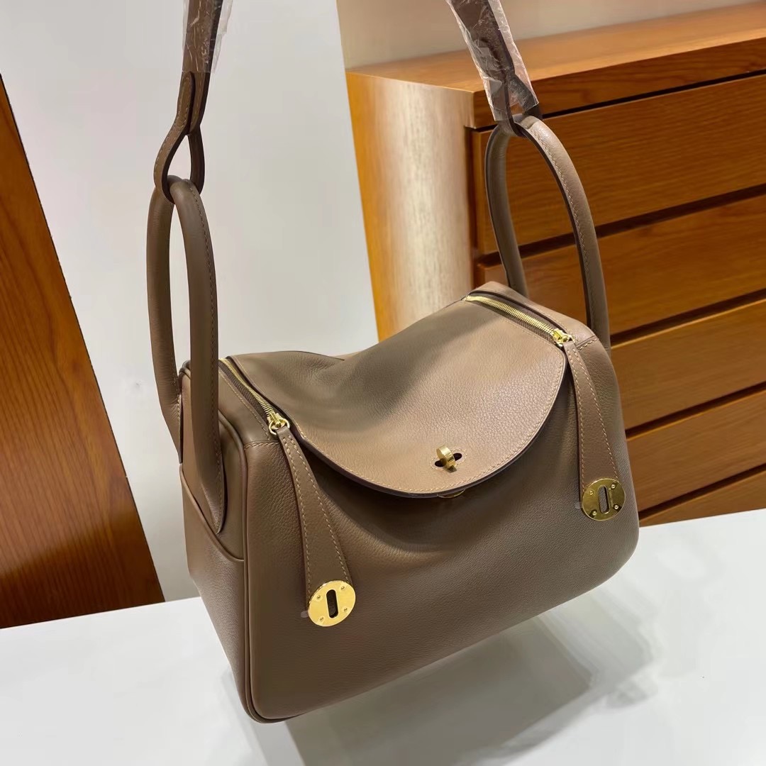 愛馬仕琳迪包 臺灣官網售價 Hermès Lindy 26 Evercolor D0 beige de weimer 金扣