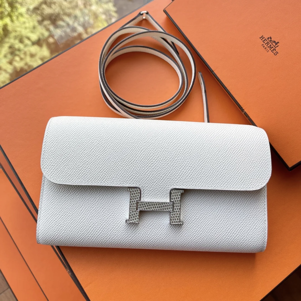 愛馬仕官網官方網站 Hermès Constance long wallet to go Epsom i2 nate 奶油白+蜥蜴皮扣