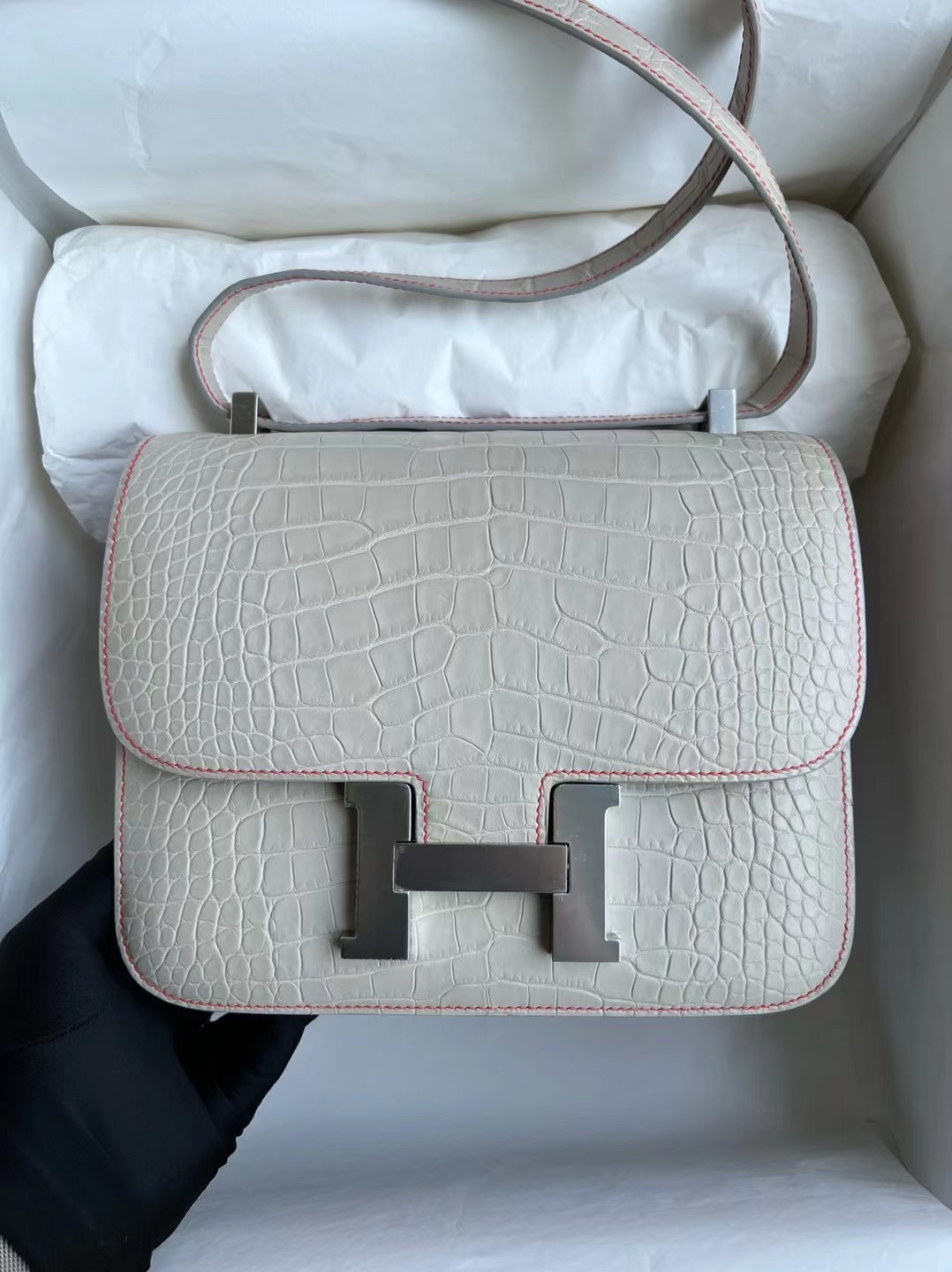 Hermès Constance 24 Matte Mississippiensis alligator Gris Perle Bougainvillier