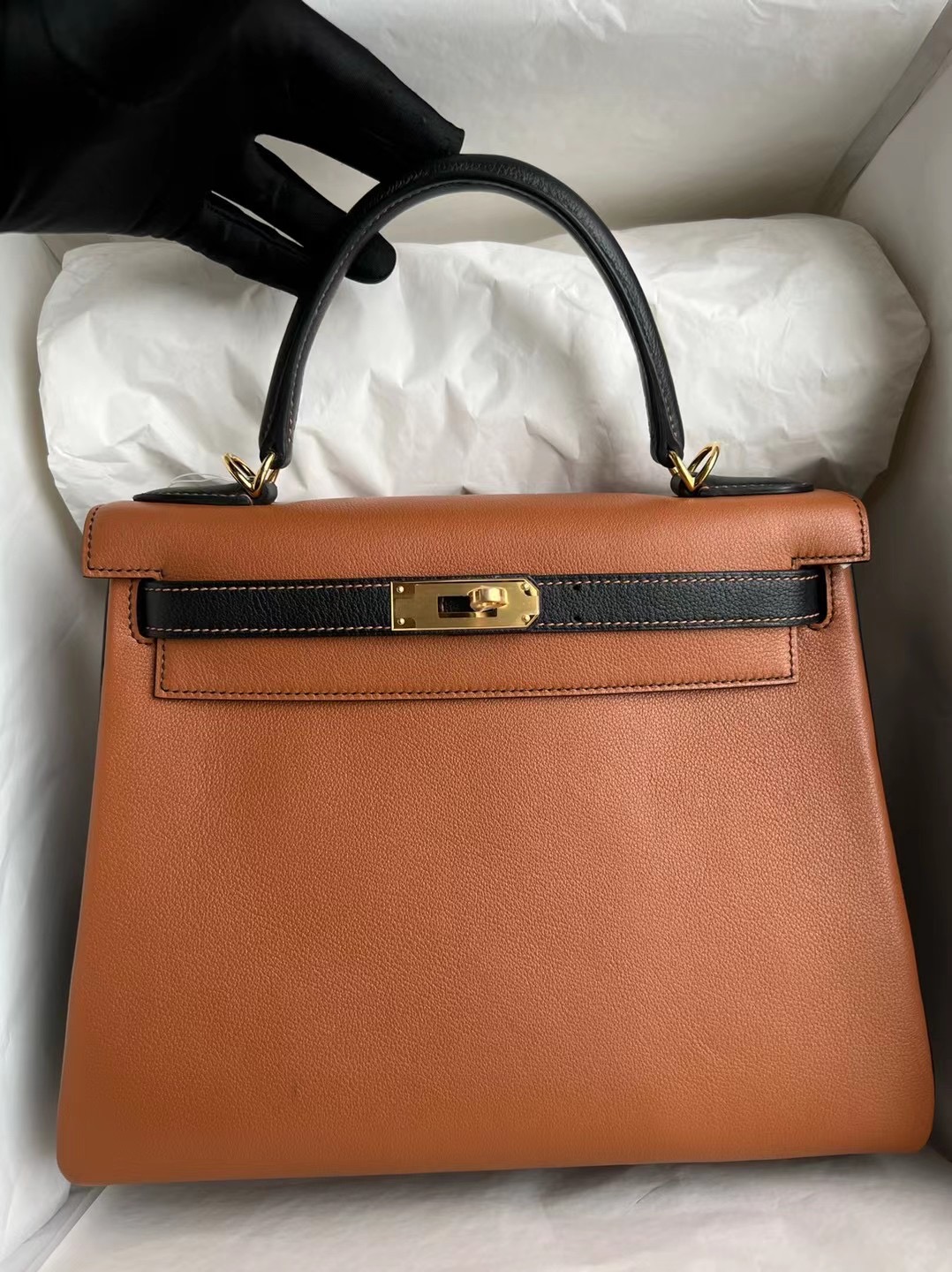 臺灣新竹市愛馬仕包包 Hermès Kelly 28 Evercolor Gold 金棕色 Noir 黑色 金扣