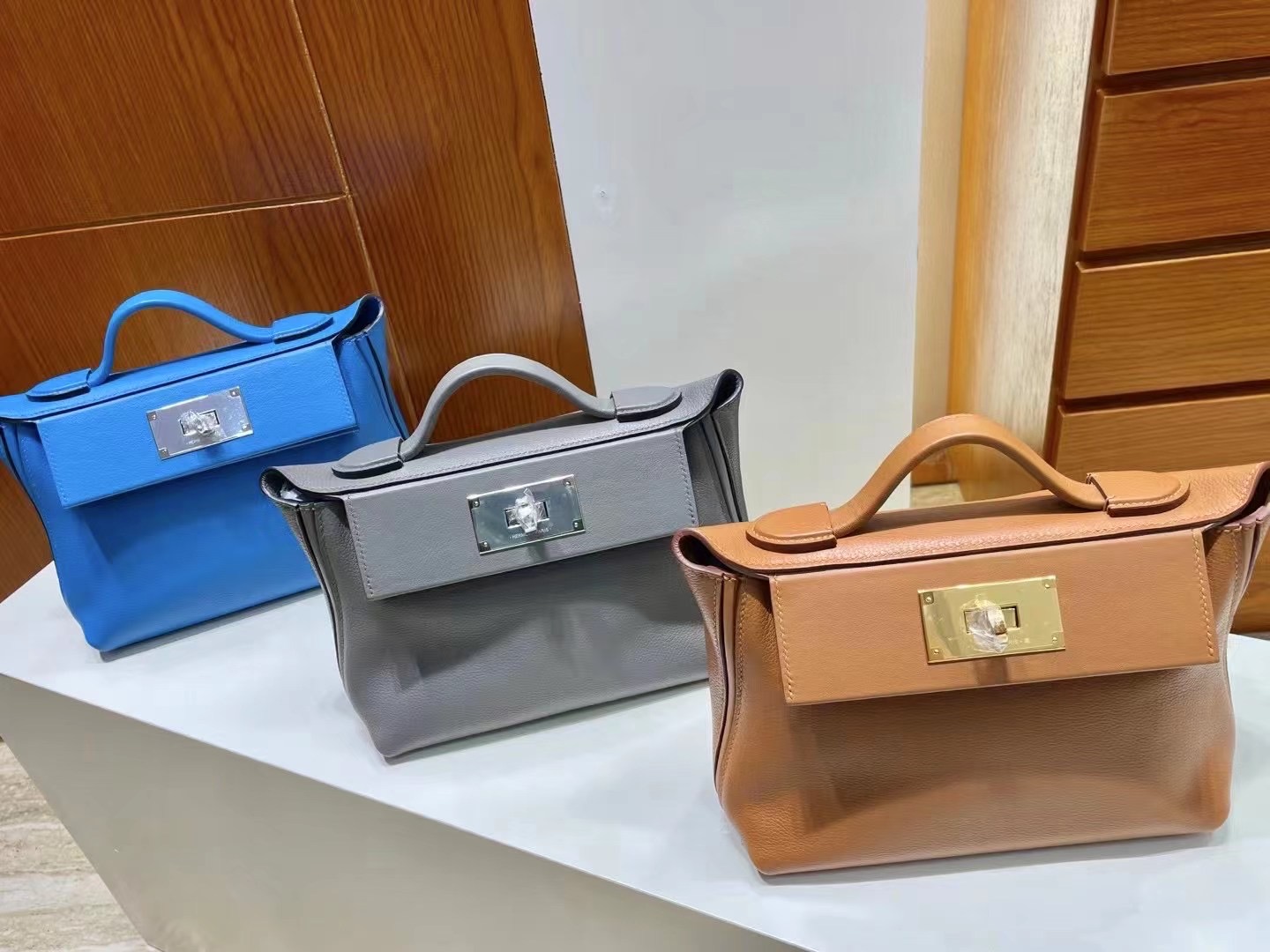 臺灣臺北市文山區 Hermès kelly 24/24 Mini Evercolor 0F Bleu frida 弗裏達藍 銀扣