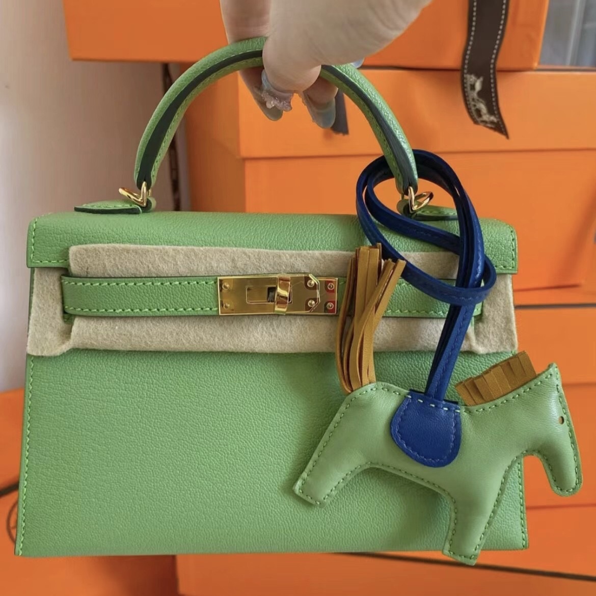 臺灣愛馬仕包包網站 Hermès Kelly Mini II 2代 Chevre 3I Vert Criquet 牛油果綠 金扣