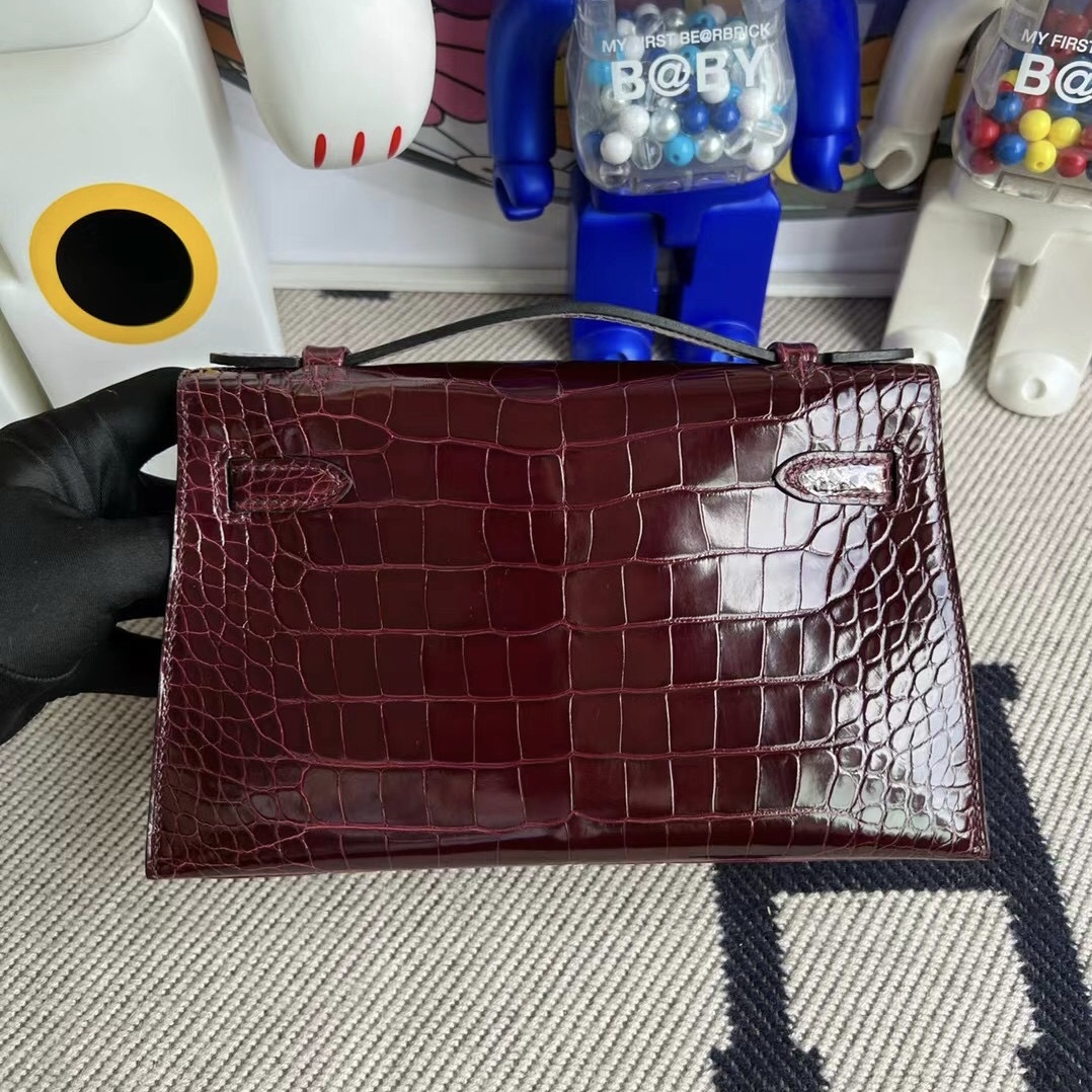 Hermès Mini Kelly Pochette 亮面方塊美洲鱷魚 57 波爾多酒紅 Bordeaux 金扣