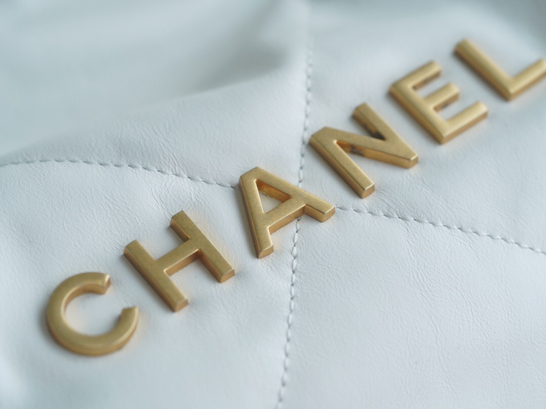 香奈兒包包官網最新款 CHANEL 22 小號手袋 白色 亮面小牛皮與金色金屬