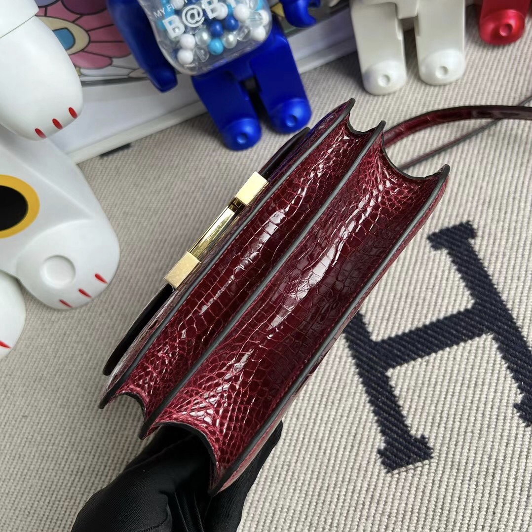 Hermès Constance 18cm F5 Bourgogne 勃艮第酒紅亮面美洲鱷魚金扣