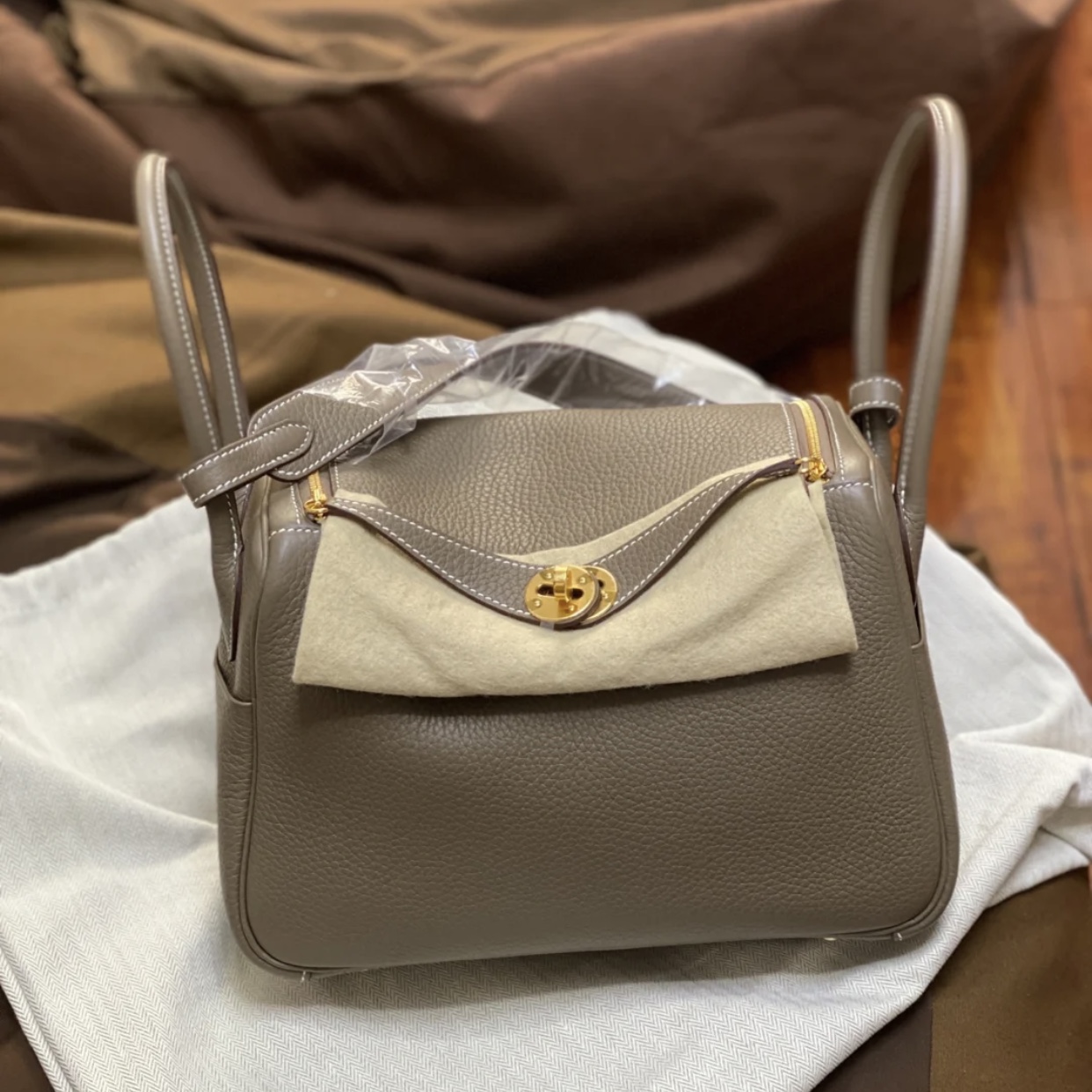 Dubai United Arab Emirates Hermès Lindy 26 Clemence CC18 大象灰 Etoupe GHW