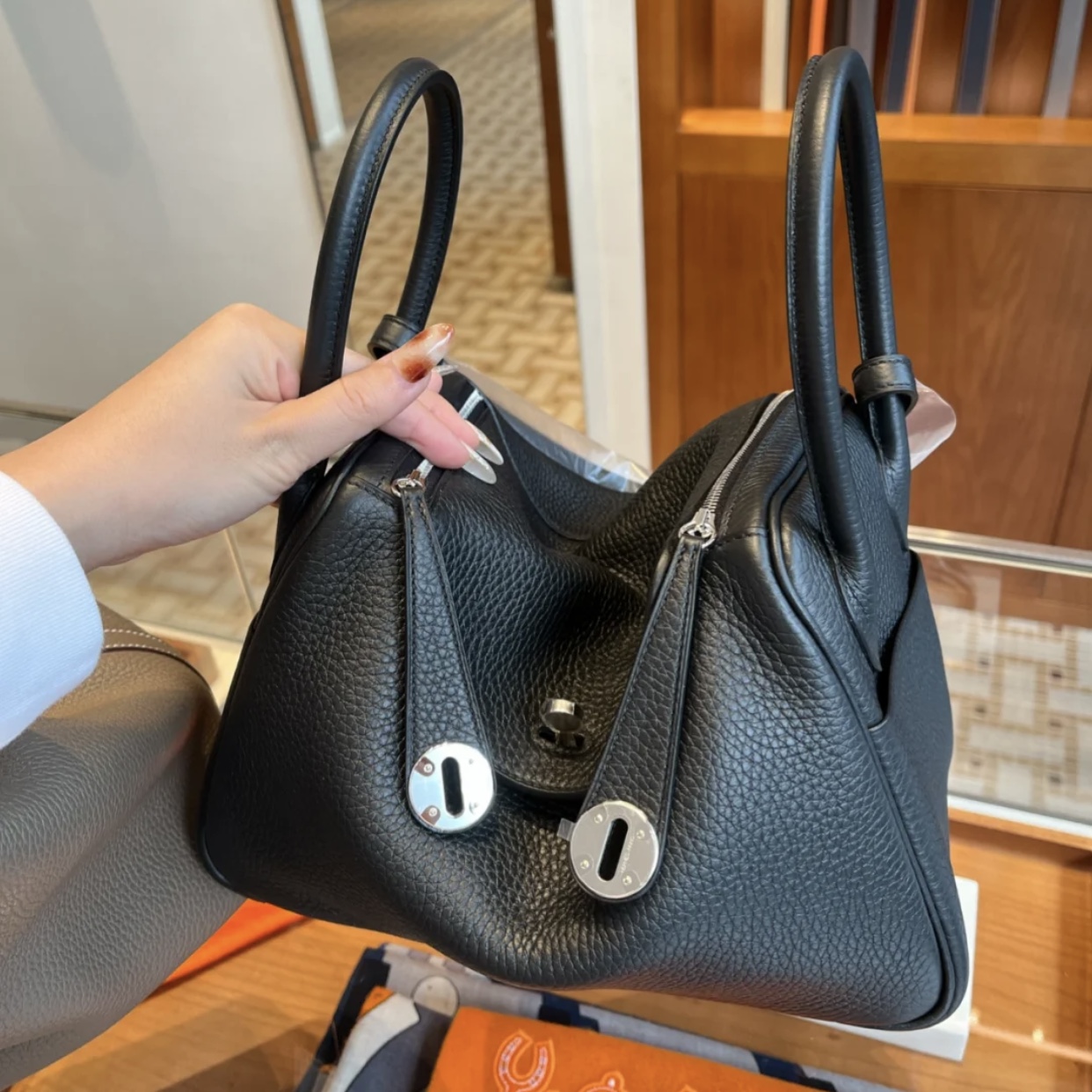 Dubai United Arab Emirates Hermès Lindy 26cm CK89 Noir 黑色 taurillon Clemence