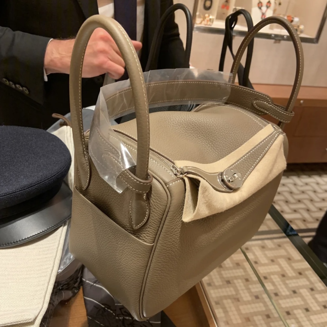 Hermès Lindy 26cm taurillon Clemence CK18 大象灰 Etoupe Silver hardware