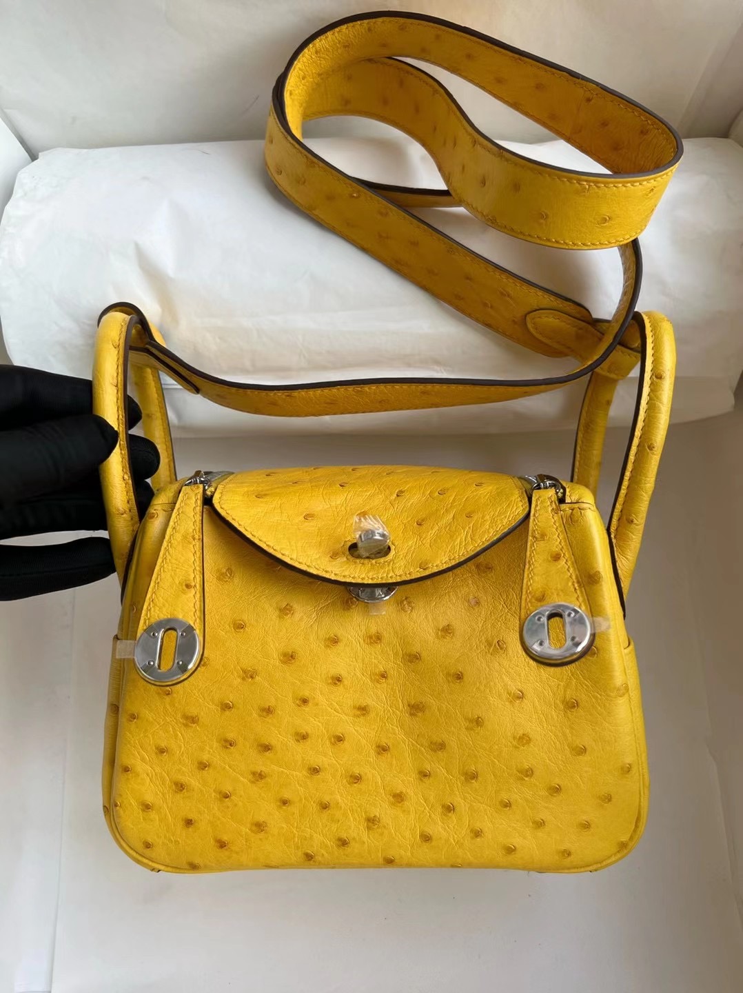 Dubai United Arab Emirates Hermes Lindy Mini 19 Ostrich 9D Jaune Ambe