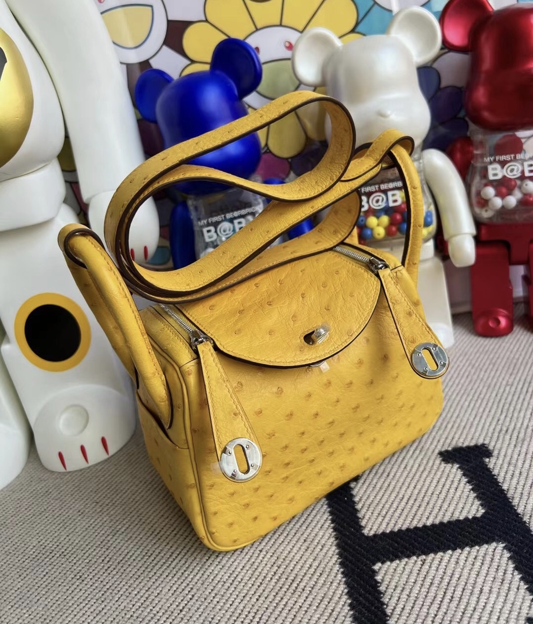 Dubai United Arab Emirates Hermes Lindy Mini 19 Ostrich 9D Jaune Ambe