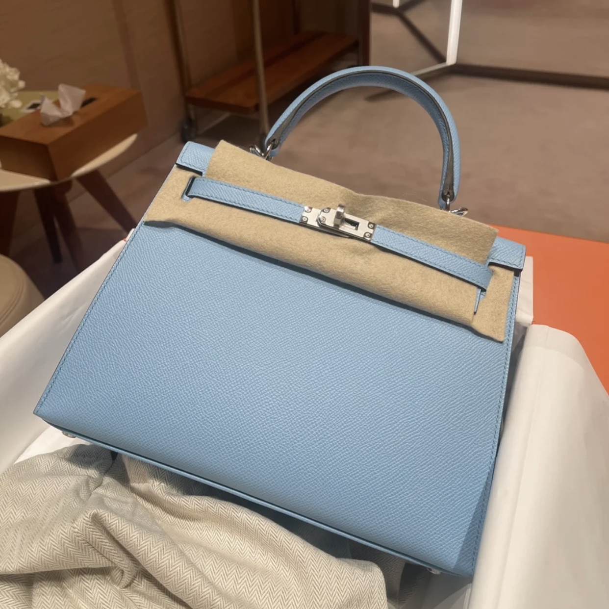 愛馬仕凱莉25寸價格 Hermes Kelly 25cm Epsom 7N Céleste 天藍色 銀扣