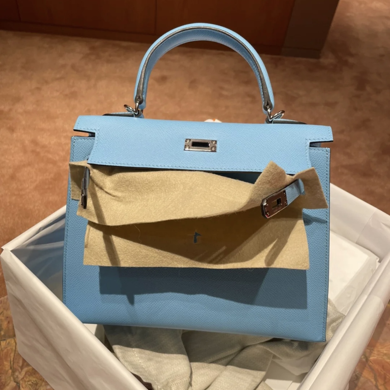 愛馬仕凱莉25寸價格 Hermes Kelly 25cm Epsom 7N Céleste 天藍色 銀扣
