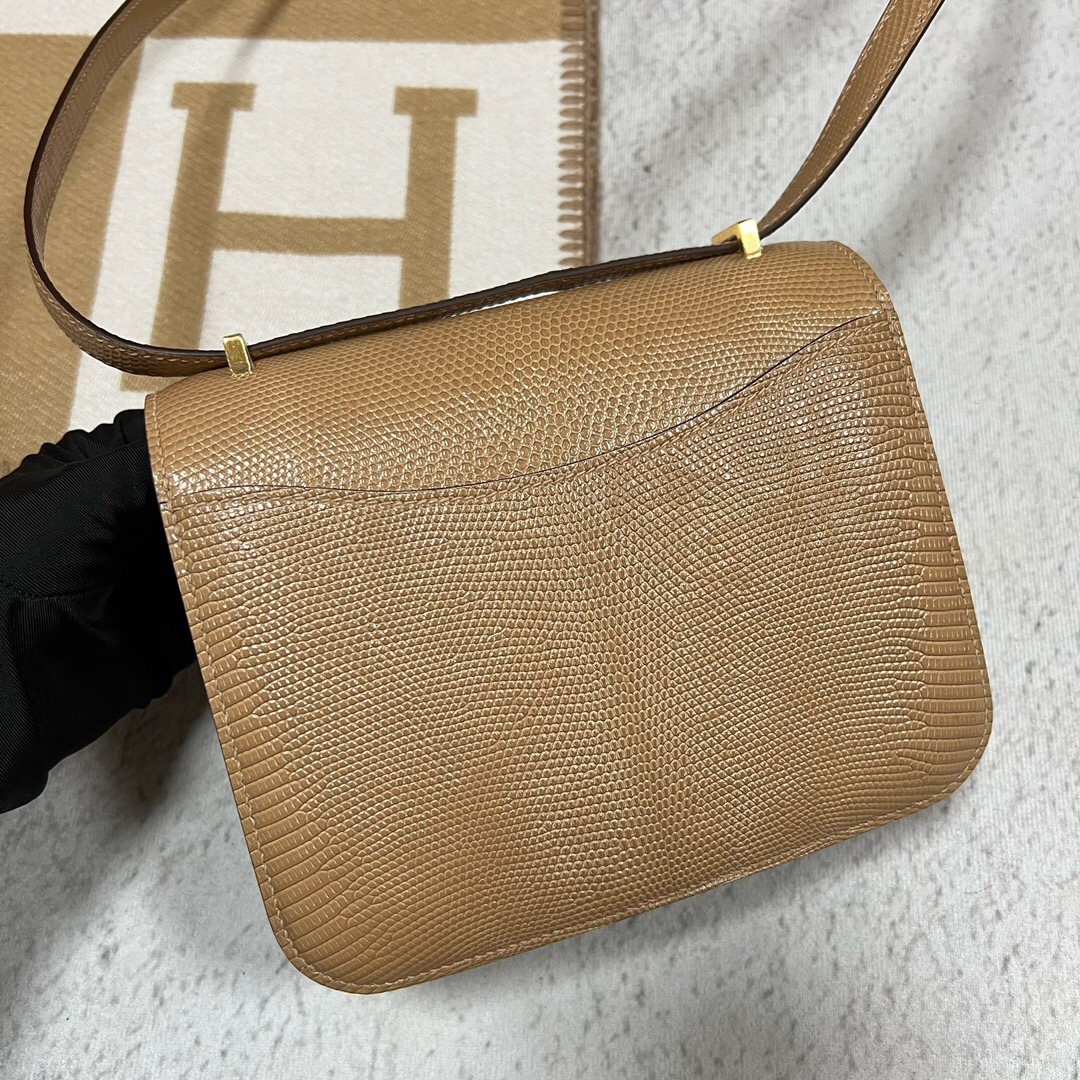 新加坡愛馬仕包包 Hermès Constance 18 Lizard 0M Chai 瑪薩拉茶色 GHW