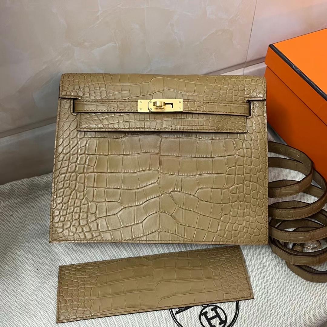 愛馬仕2023刻印 B刻 Hermes Kelly Danse 霧面美洲鱷魚 2H Kraft 牛皮紙色 金扣