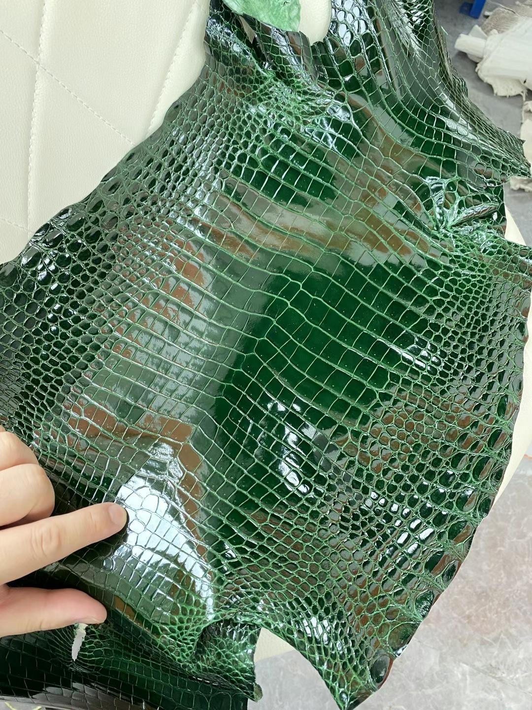 愛馬仕祖母綠亮面倒V澳洲灣鱷皮革 Hermes Vert Fonce Shiny Porosus Crocodile