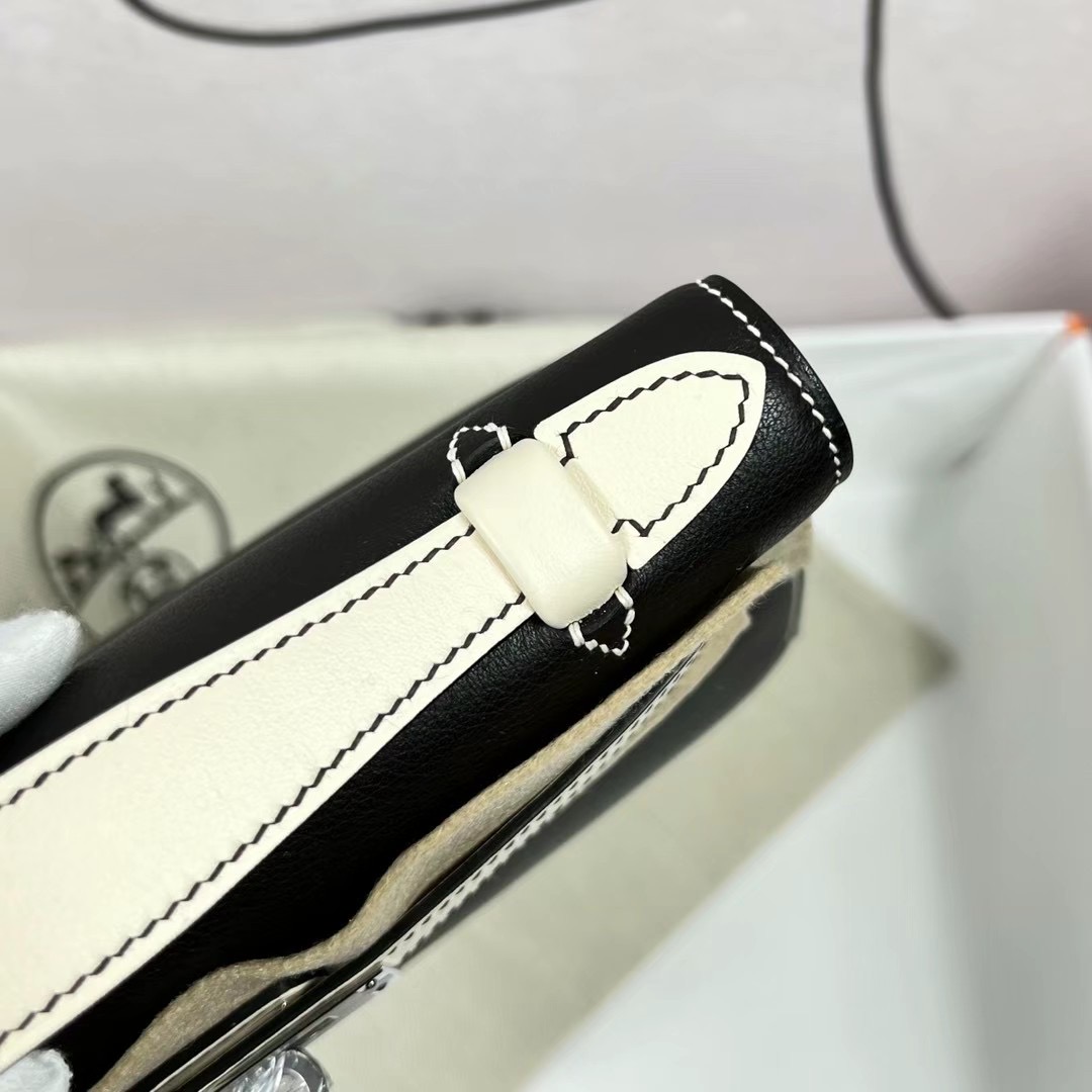 愛馬仕迷你凱莉一代新加坡多少錢 Hermes MiniKelly Pochette  Swift黑色/純白色銀扣