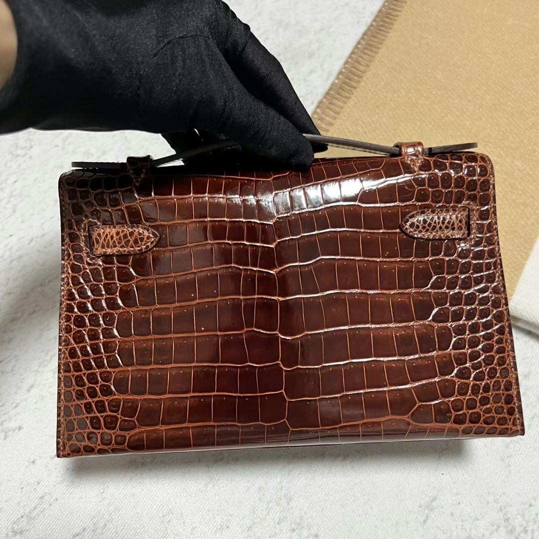 愛馬仕包包價格及圖片大全 Hermes Mini Kelly Pochette 亮面倒V澳洲灣鱷 Miel 蜜糖棕