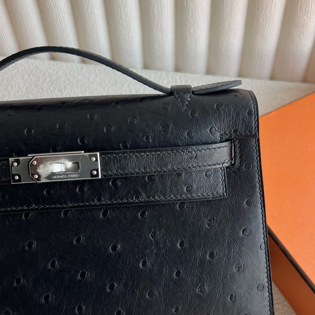 愛馬仕香港置地太子專賣店 Hermès Mini Kelly Pochette 原廠南非Klein Karoo鴕鳥皮黑色銀色五金