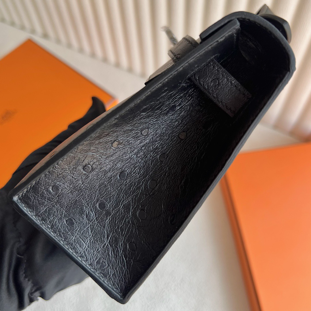 愛馬仕香港置地太子專賣店 Hermès Mini Kelly Pochette 原廠南非Klein Karoo鴕鳥皮黑色銀色五金