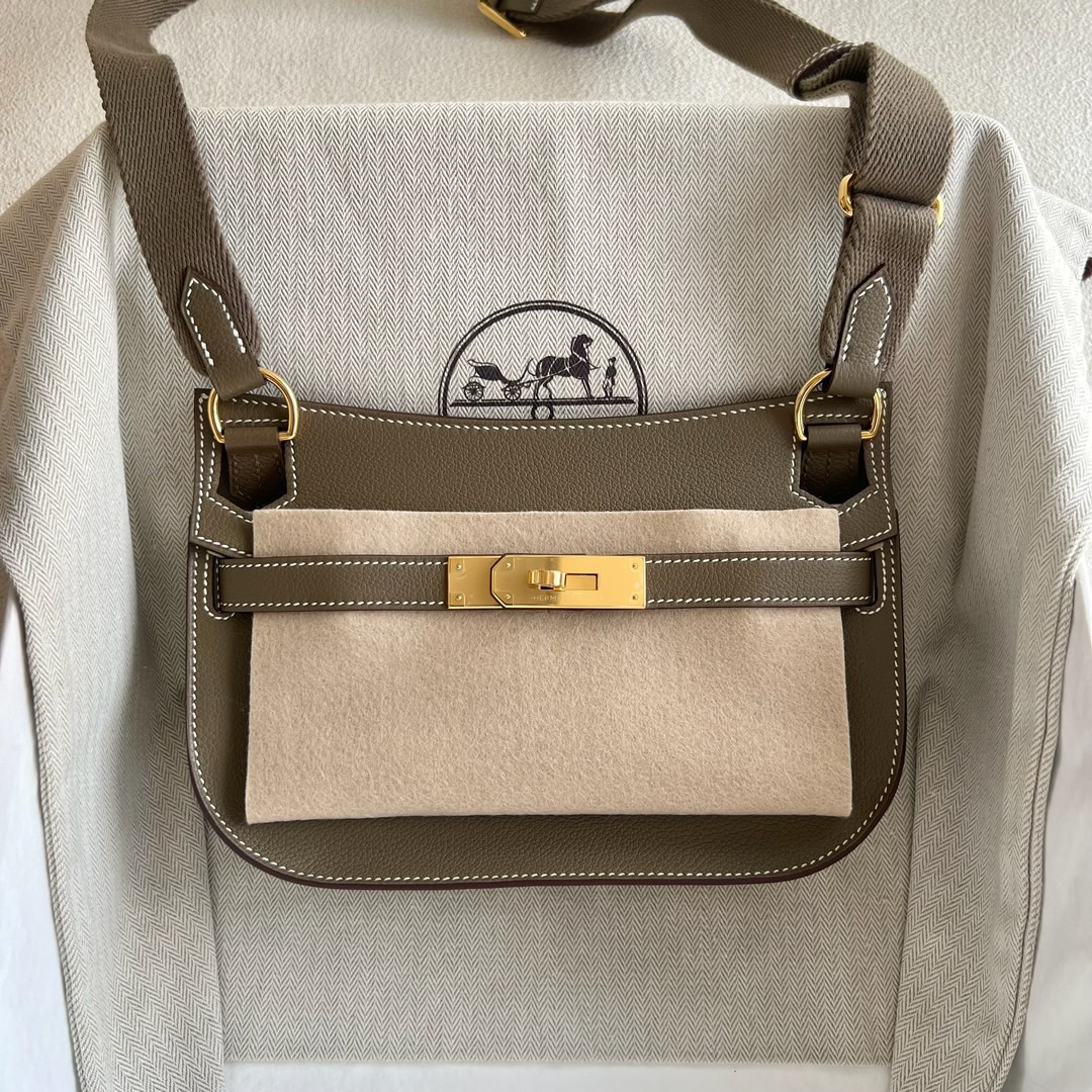 愛馬仕吉普賽包包圖片Hermès Jypssiere Mini Evercolor 顏色Etoupe大象灰金色五金