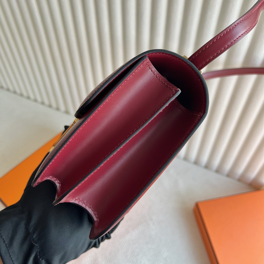 愛馬仕康康空姐包圖片Hermès Constance 18 Box Leather顏色愛馬仕紅配珐琅扣金色五金