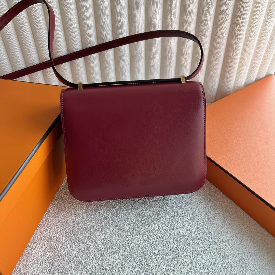 愛馬仕康康空姐包圖片Hermès Constance 18 Box Leather顏色愛馬仕紅配珐琅扣金色五金