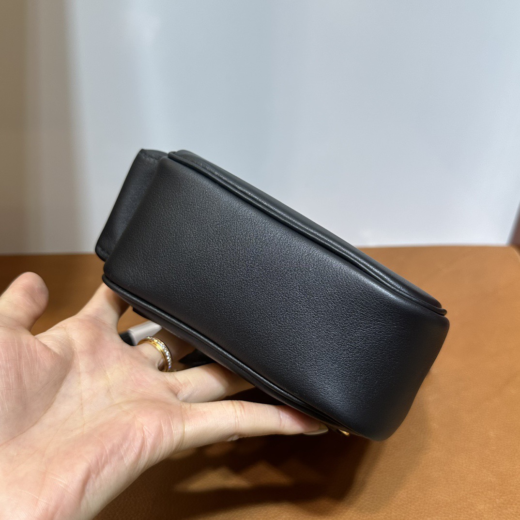 愛馬仕小背包多少錢Hermès Kelly Jump Swift Leather Nior 黑色金色五金