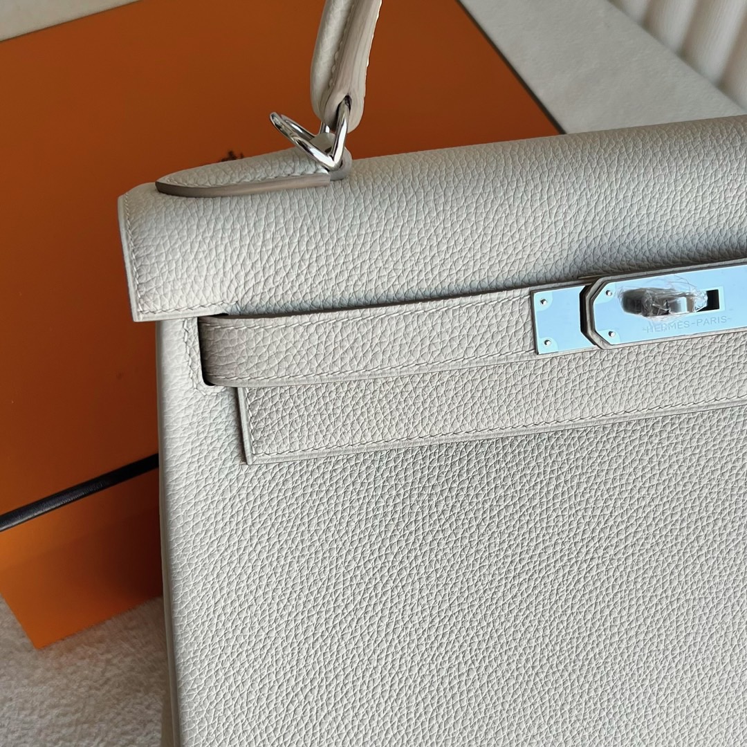 愛馬仕凱莉包28多少錢 Hermès Kelly 28 Togo Leather Color Craie 奶昔白銀色五金