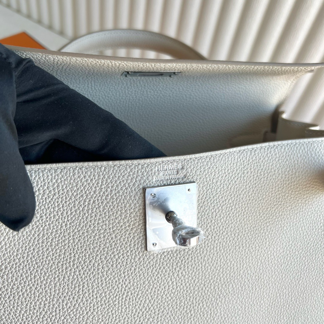 愛馬仕凱莉包28多少錢 Hermès Kelly 28 Togo Leather Color Craie 奶昔白銀色五金