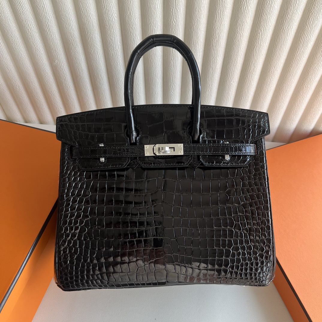 愛馬仕鉑金包多少錢 Hermès Birkin 25 倒V（∧）HCP灣鱷鱷魚皮 黑色 銀色五金