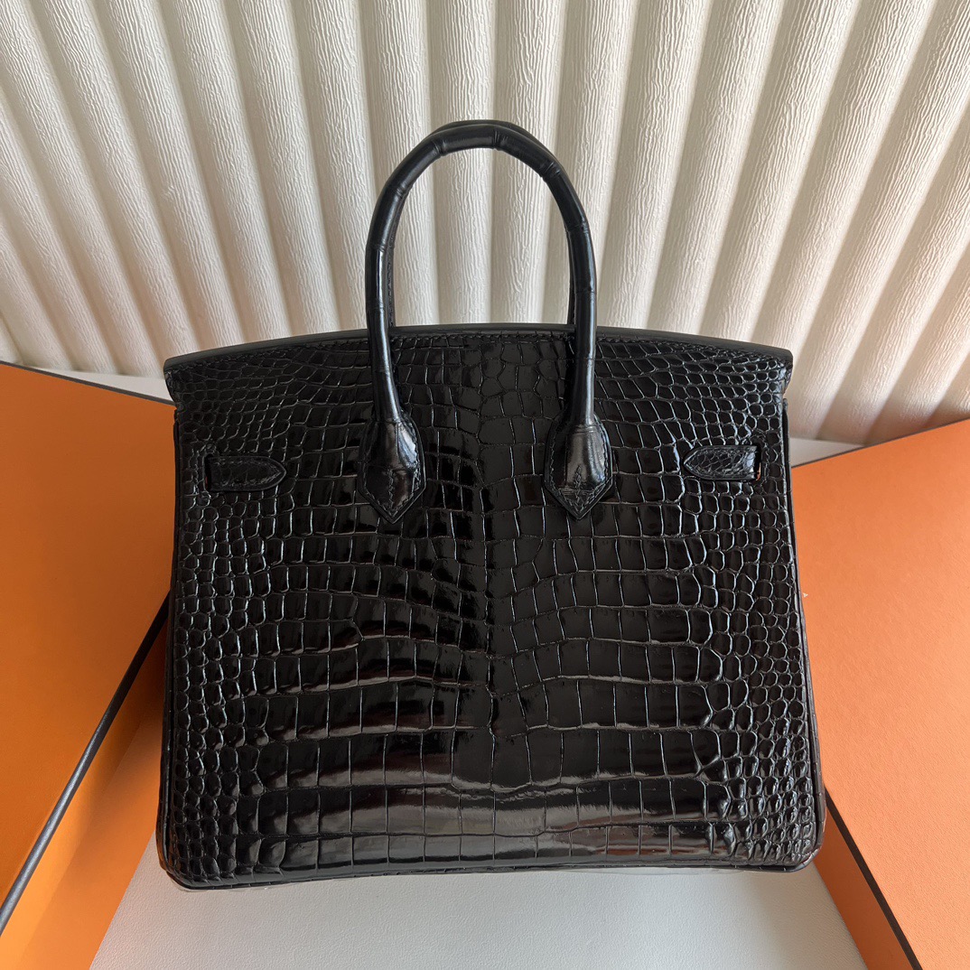 愛馬仕鉑金包多少錢 Hermès Birkin 25 倒V（∧）HCP灣鱷鱷魚皮 黑色 銀色五金