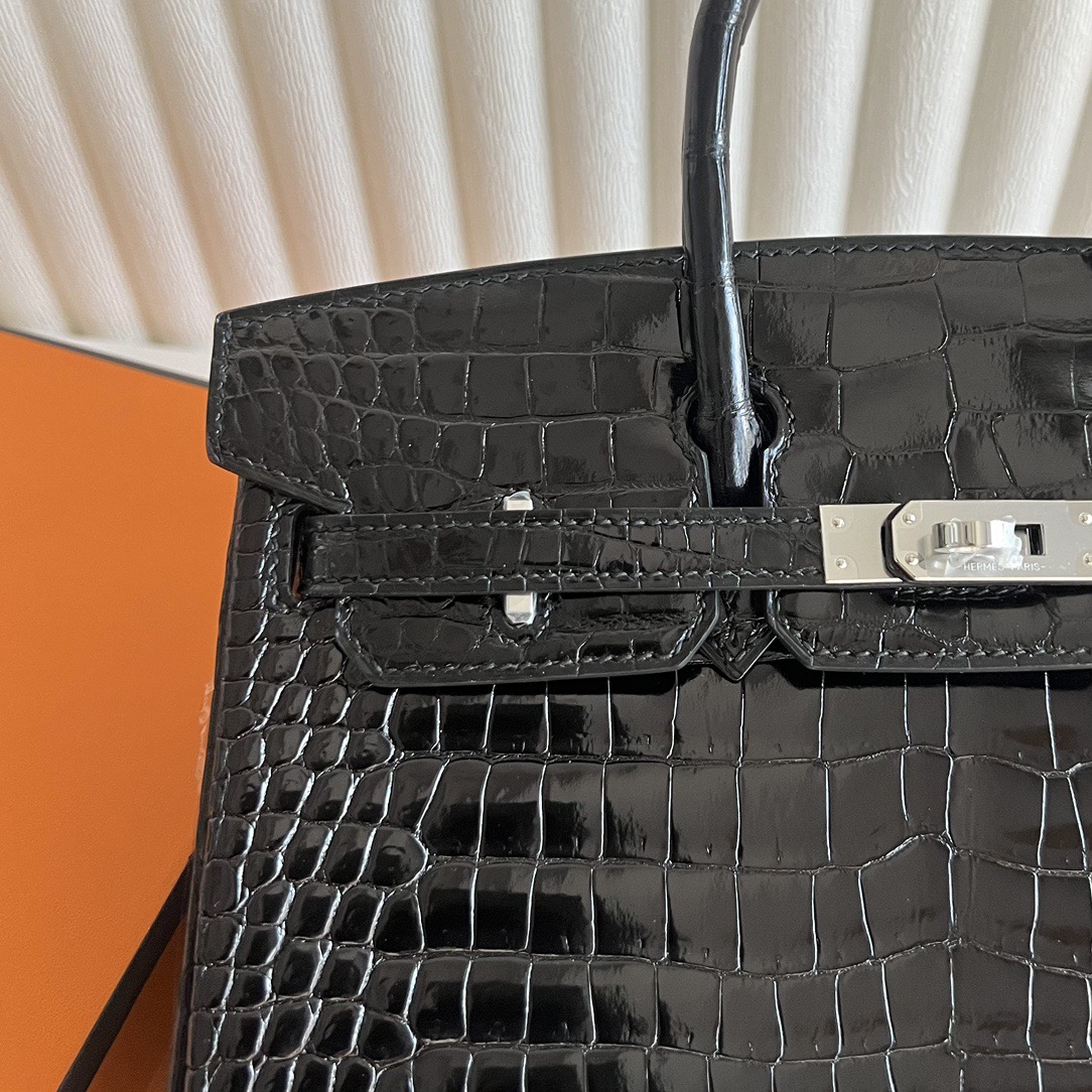 愛馬仕鉑金包多少錢 Hermès Birkin 25 倒V（∧）HCP灣鱷鱷魚皮 黑色 銀色五金