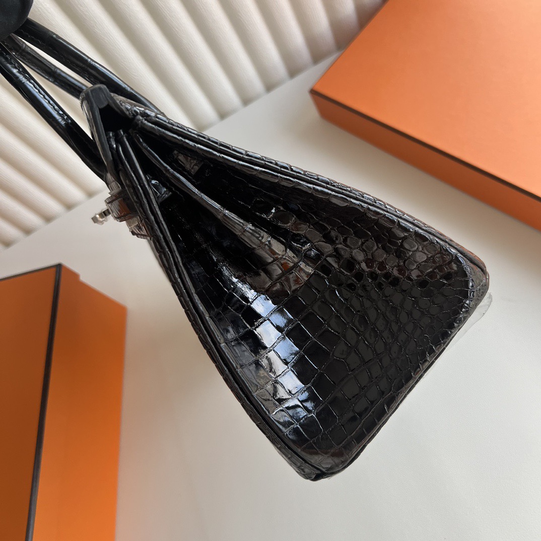 愛馬仕鉑金包多少錢 Hermès Birkin 25 倒V（∧）HCP灣鱷鱷魚皮 黑色 銀色五金