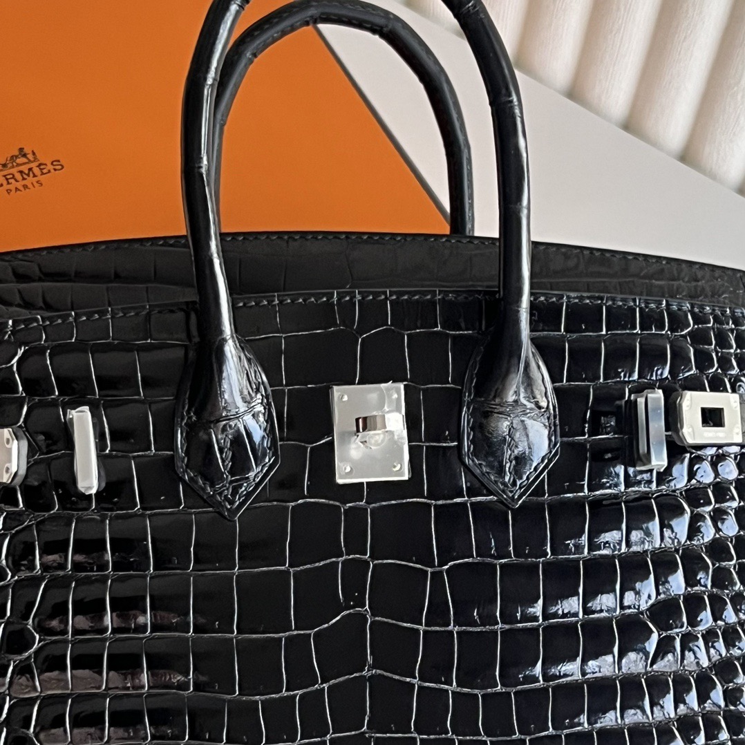 愛馬仕鉑金包多少錢 Hermès Birkin 25 倒V（∧）HCP灣鱷鱷魚皮 黑色 銀色五金
