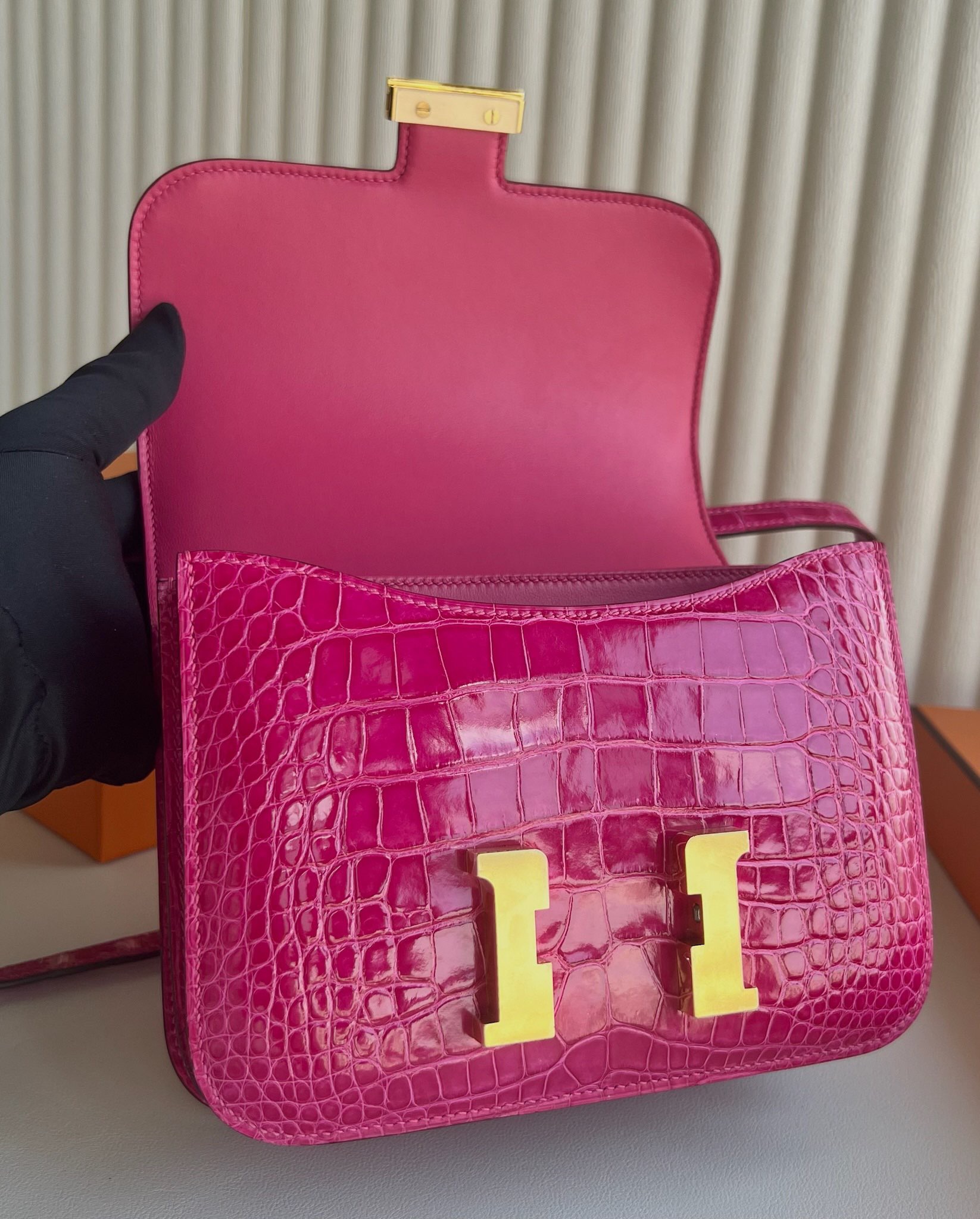 愛馬仕空姐包價格 Hermès Constance 18 亮面美洲鱷魚皮 5J Rose Fuchsia桃紅色金色五金