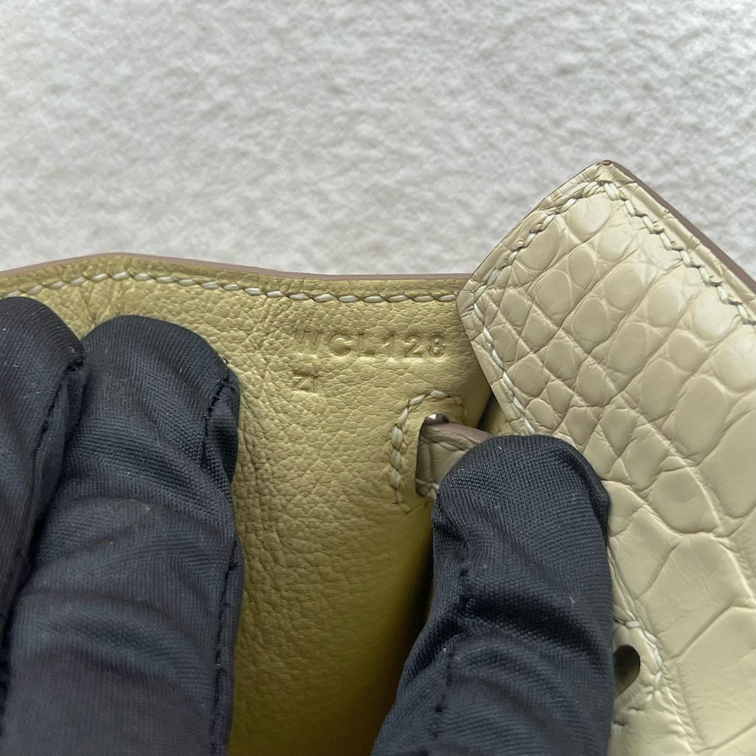愛馬仕外縫鉑金包20寸 Hermès Birkin 20 霧面美洲鱷魚皮Y1 Vanille香草色金色五金