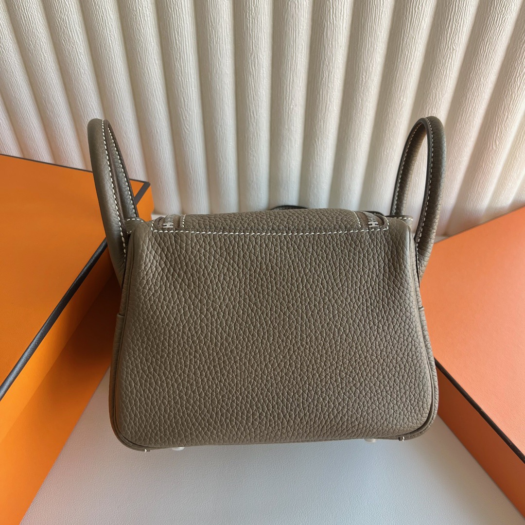 愛馬仕迷你琳迪包專櫃價格 Hermès Mini Lindy Taurillon Clémence CK18 Etoupe大象灰銀色五金-Qatar Kuwait Hermes Birkin Kelly Lindy bag 愛馬仕迷你琳迪包專櫃價格 Hermès Mini Lindy Taurillon Clémence CK18 Etoupe大象灰銀色五金