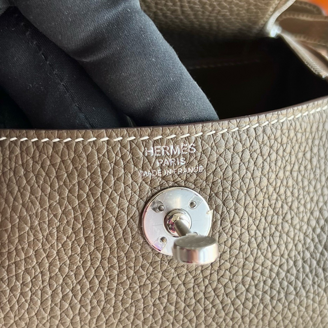 愛馬仕迷你琳迪包專櫃價格 Hermès Mini Lindy Taurillon Clémence CK18 Etoupe大象灰銀色五金-Qatar Kuwait Hermes Birkin Kelly Lindy bag 愛馬仕迷你琳迪包專櫃價格 Hermès Mini Lindy Taurillon Clémence CK18 Etoupe大象灰銀色五金