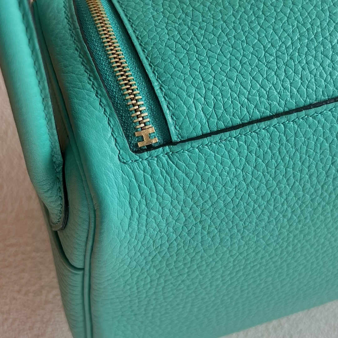 愛馬仕琳迪包價格Hermès Mini Lindy Taurillon Clémence Vert Verone維羅納綠 金色五金